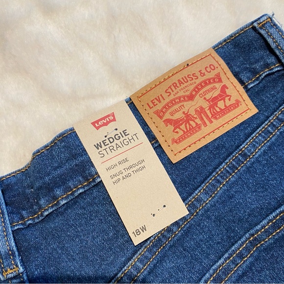NWT(18W) Levi’s Wedgie Straight High Rise Button Fly Jeans Medium Dark Wash Plus - Picture 14 of 14